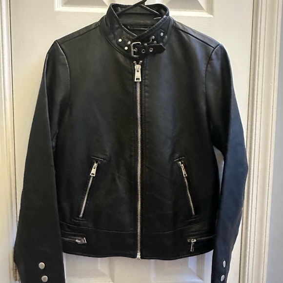 Levi’s Ladies Black Faux Vegan Leather Zip Biker Jacket Women’s Size SMALL NEW - Picture 2 of 12